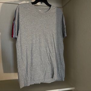 gray t-shirt w/ stripes